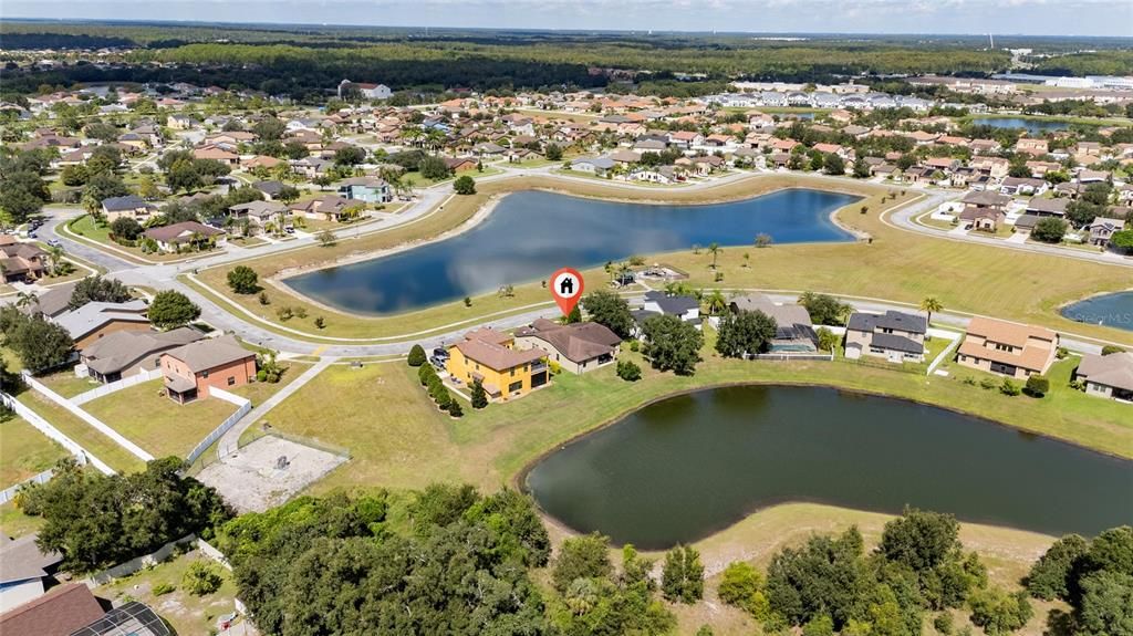 合同活跃: $369,900 (4 贝兹, 3 浴室, 2231 平方英尺)