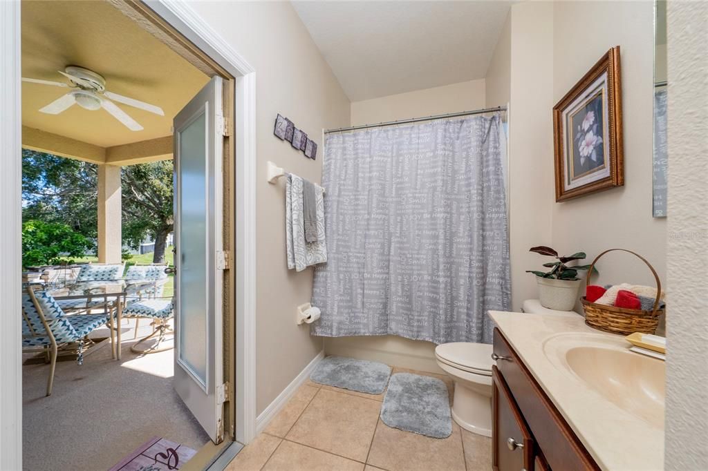 合同活跃: $369,900 (4 贝兹, 3 浴室, 2231 平方英尺)