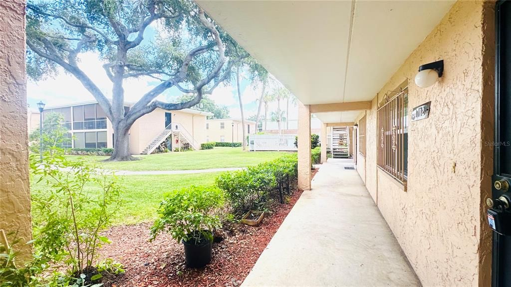 Active With Contract: $1,400 (1 beds, 1 baths, 702 Square Feet)