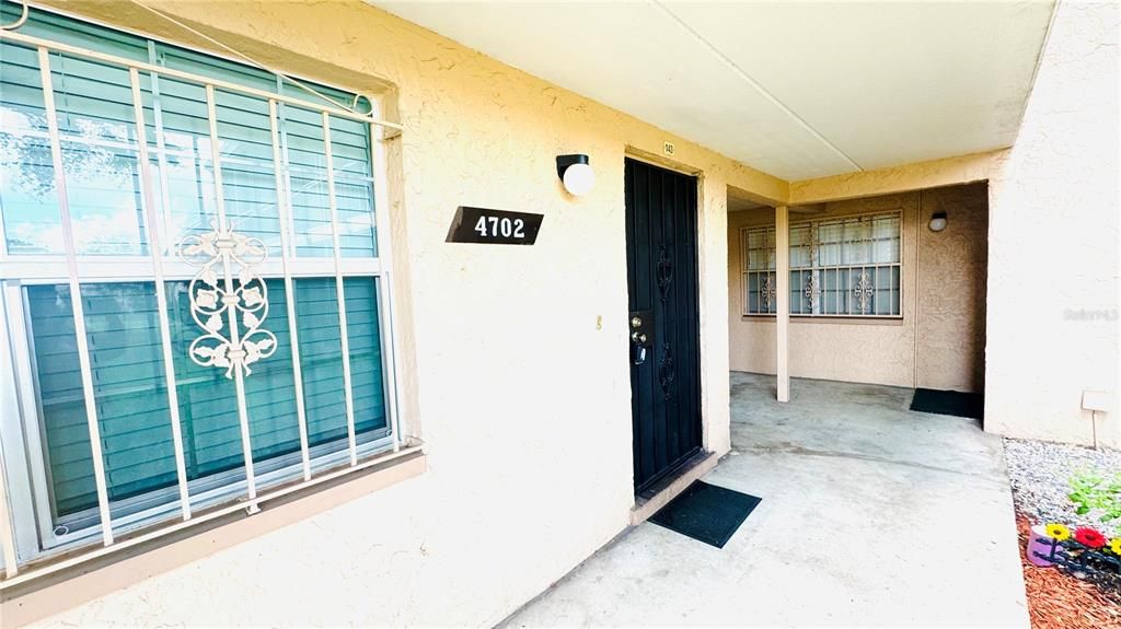 Active With Contract: $1,400 (1 beds, 1 baths, 702 Square Feet)