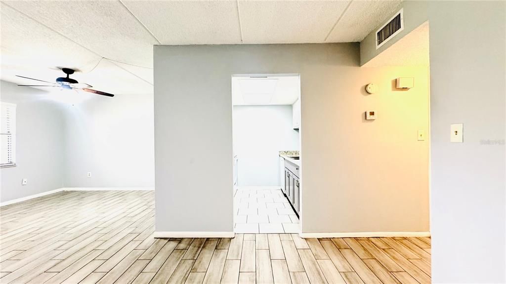 Active With Contract: $1,400 (1 beds, 1 baths, 702 Square Feet)