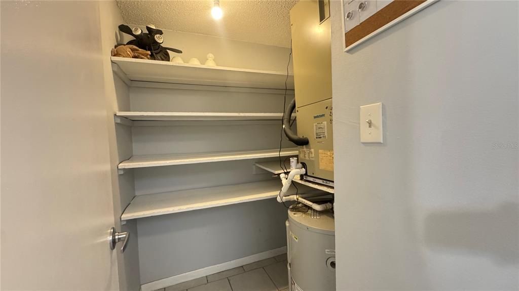 Active With Contract: $1,400 (1 beds, 1 baths, 702 Square Feet)