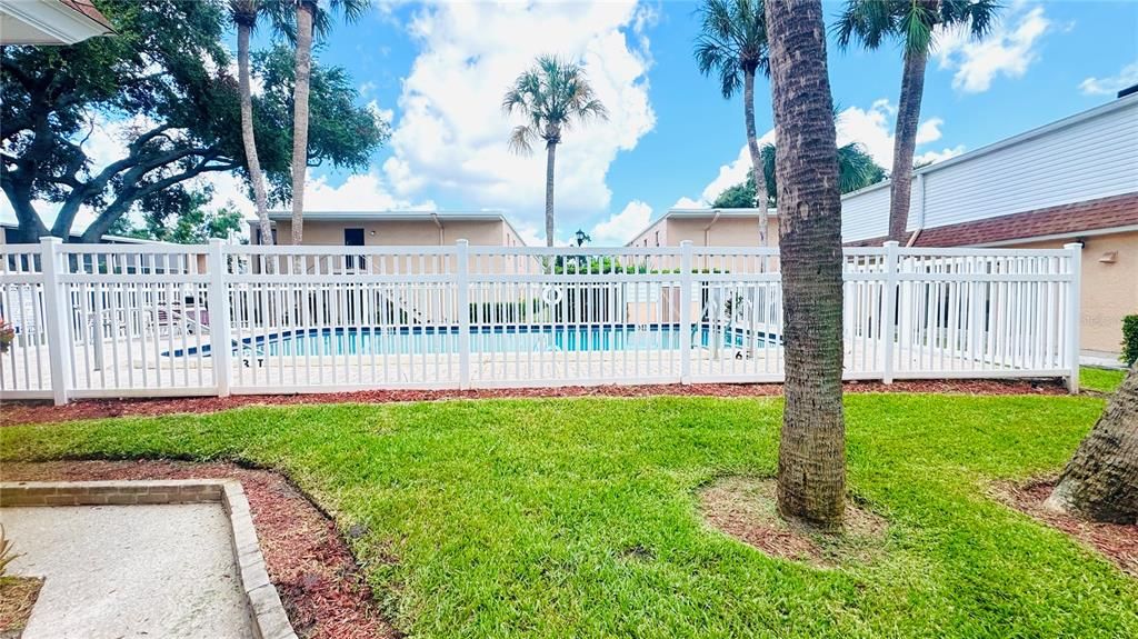 Active With Contract: $1,400 (1 beds, 1 baths, 702 Square Feet)