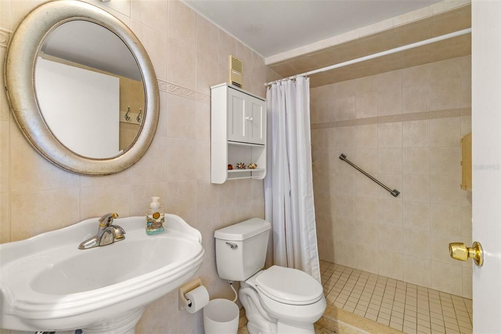 待售: $390,000 (2 贝兹, 2 浴室, 1175 平方英尺)