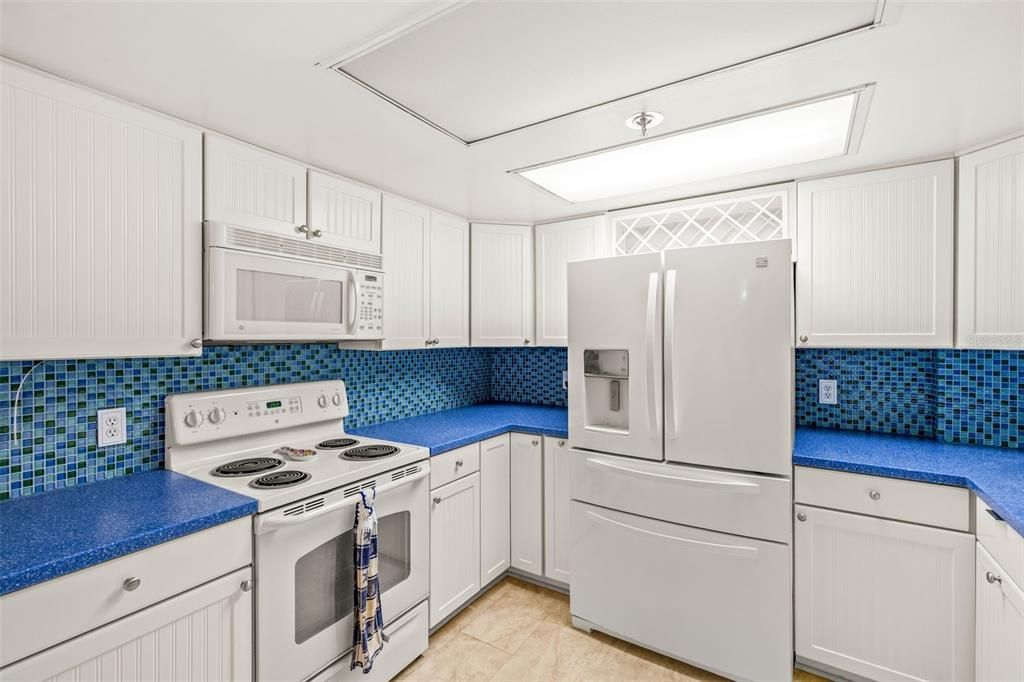 待售: $390,000 (2 贝兹, 2 浴室, 1175 平方英尺)