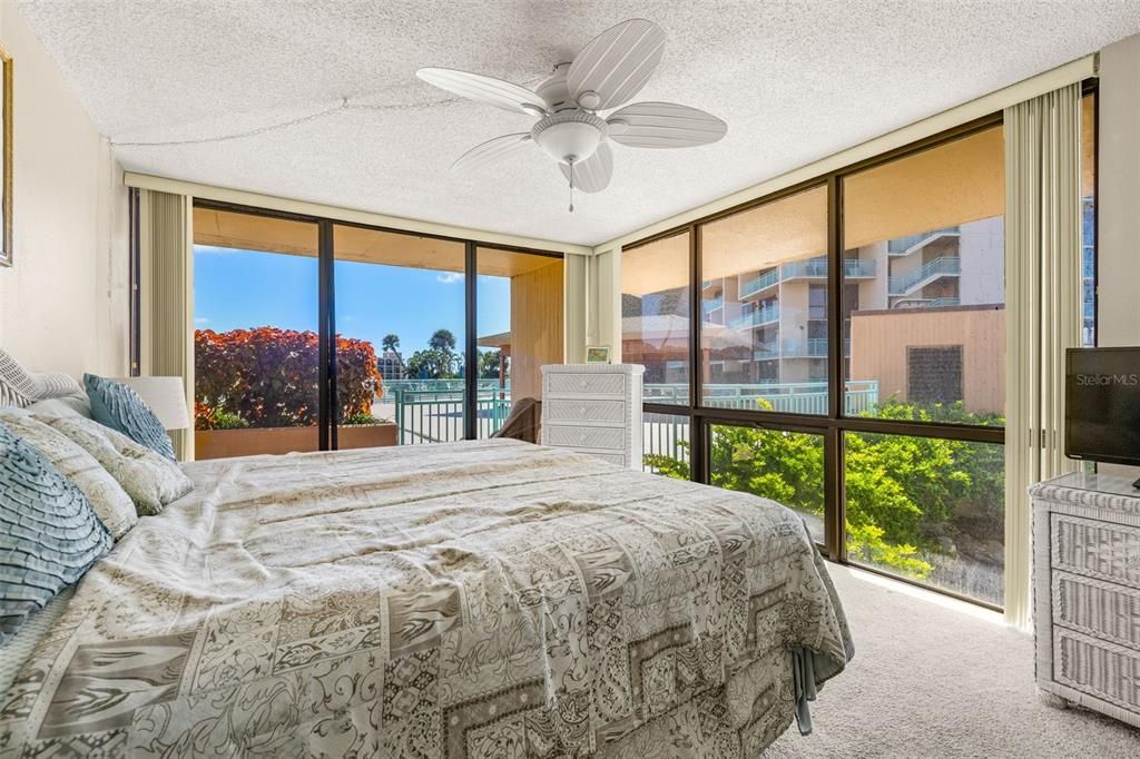 待售: $390,000 (2 贝兹, 2 浴室, 1175 平方英尺)