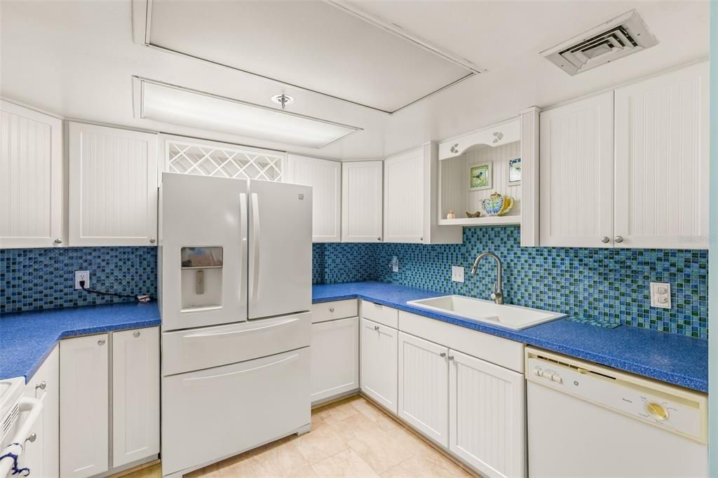 待售: $390,000 (2 贝兹, 2 浴室, 1175 平方英尺)