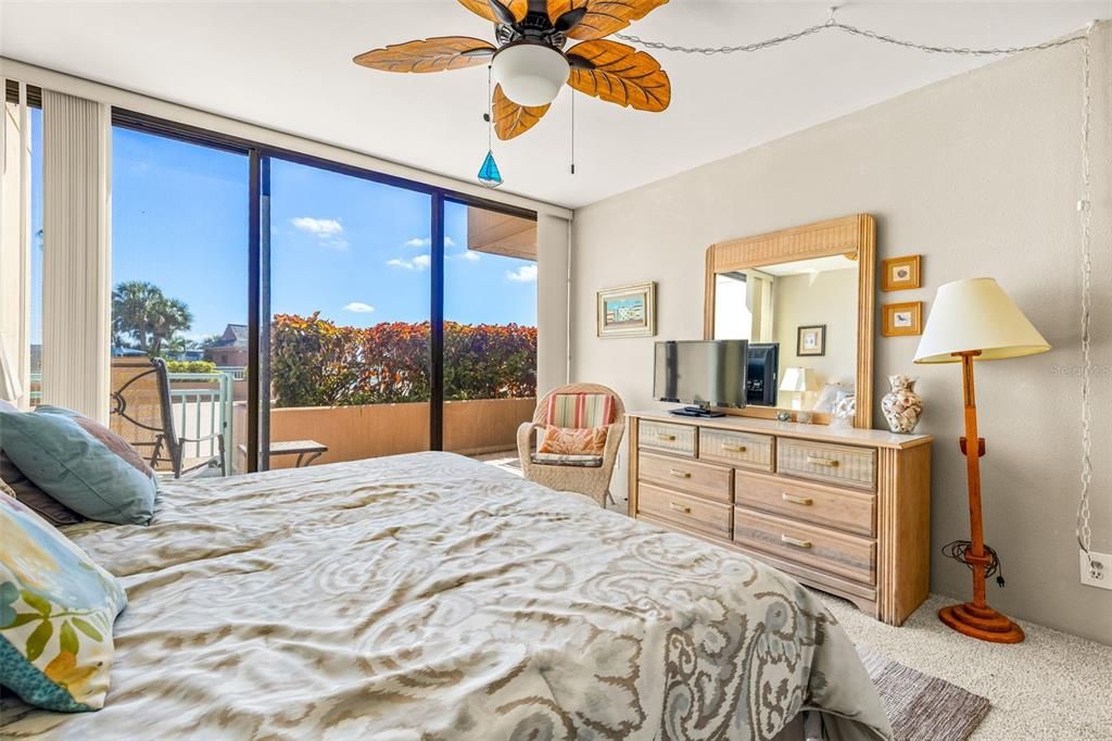 待售: $390,000 (2 贝兹, 2 浴室, 1175 平方英尺)