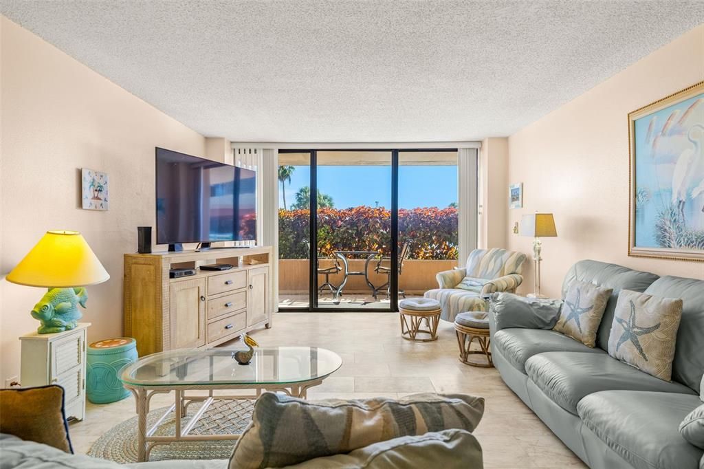 待售: $390,000 (2 贝兹, 2 浴室, 1175 平方英尺)