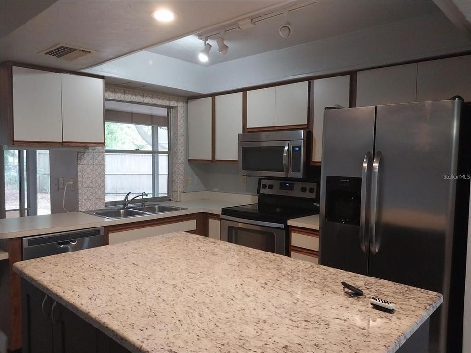 Active With Contract: $2,200 (3 beds, 2 baths, 1588 Square Feet)