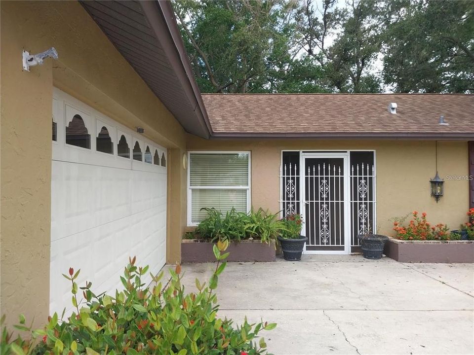 Active With Contract: $2,200 (3 beds, 2 baths, 1588 Square Feet)