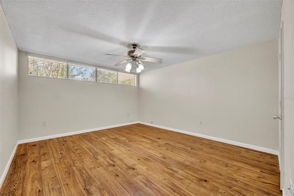 Active With Contract: $235,000 (1 beds, 1 baths, 772 Square Feet)