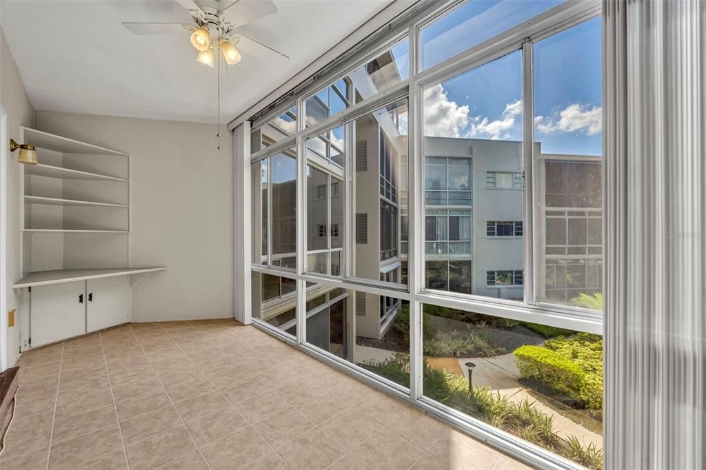 Active With Contract: $235,000 (1 beds, 1 baths, 772 Square Feet)