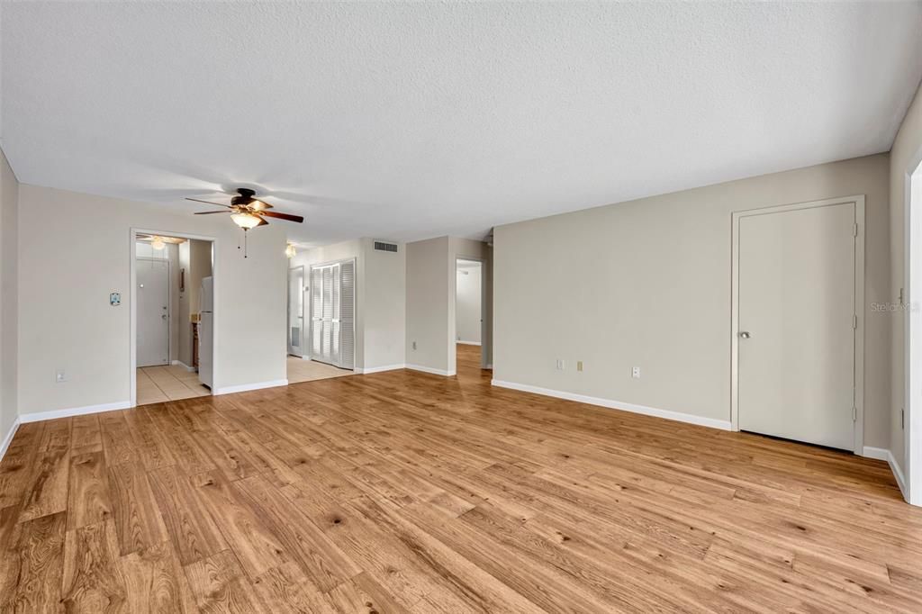 Active With Contract: $235,000 (1 beds, 1 baths, 772 Square Feet)