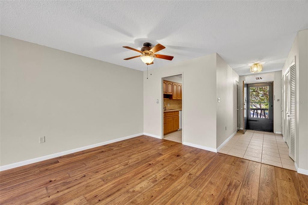 Active With Contract: $235,000 (1 beds, 1 baths, 772 Square Feet)