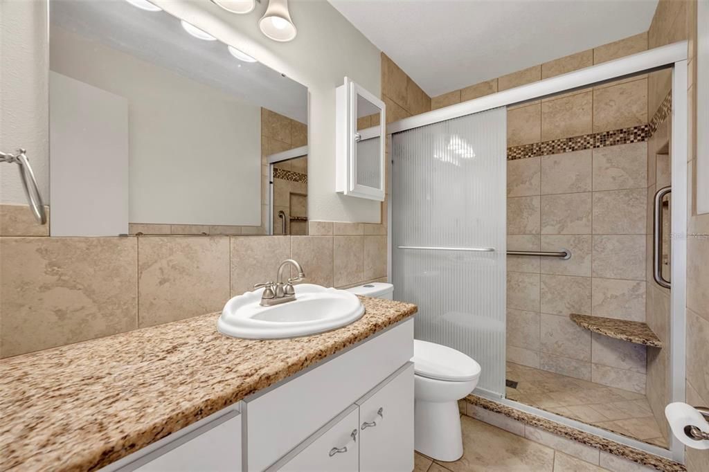 Active With Contract: $235,000 (1 beds, 1 baths, 772 Square Feet)