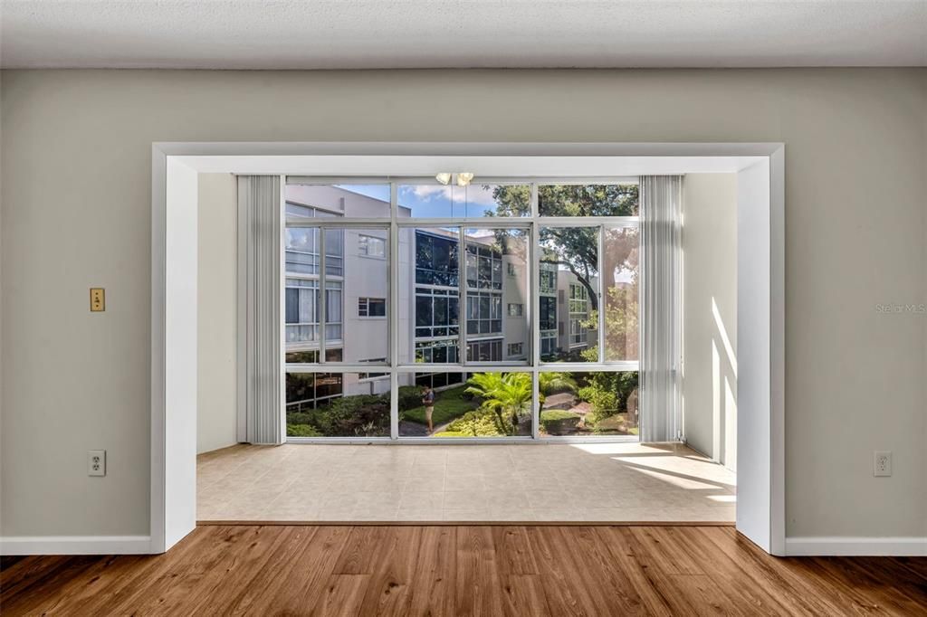 Active With Contract: $235,000 (1 beds, 1 baths, 772 Square Feet)