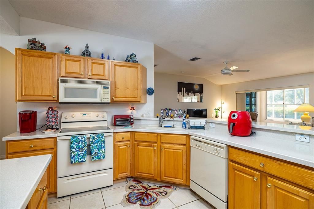 For Rent: $2,000 (3 beds, 2 baths, 1776 Square Feet)