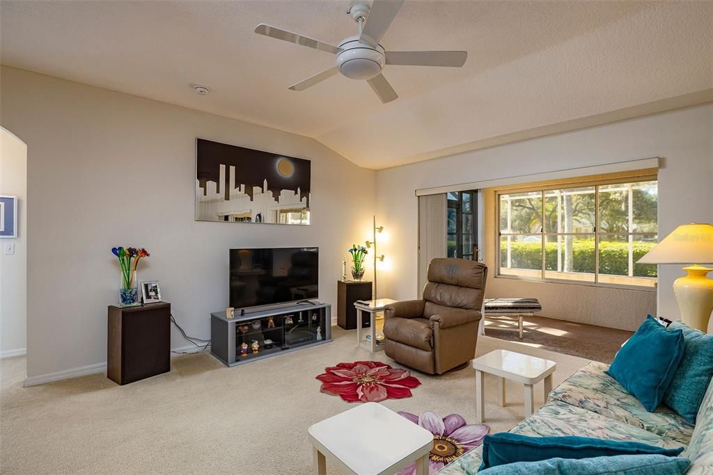 For Rent: $2,000 (3 beds, 2 baths, 1776 Square Feet)