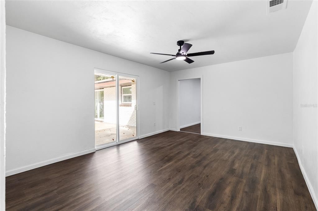Active With Contract: $325,000 (4 beds, 2 baths, 2188 Square Feet)