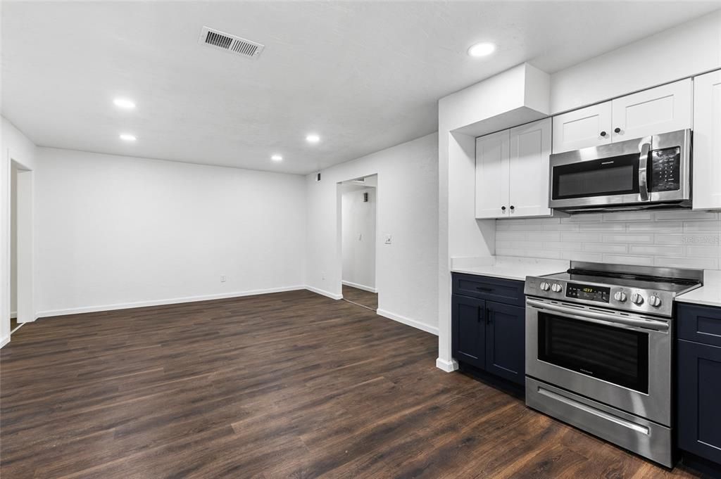 Active With Contract: $325,000 (4 beds, 2 baths, 2188 Square Feet)