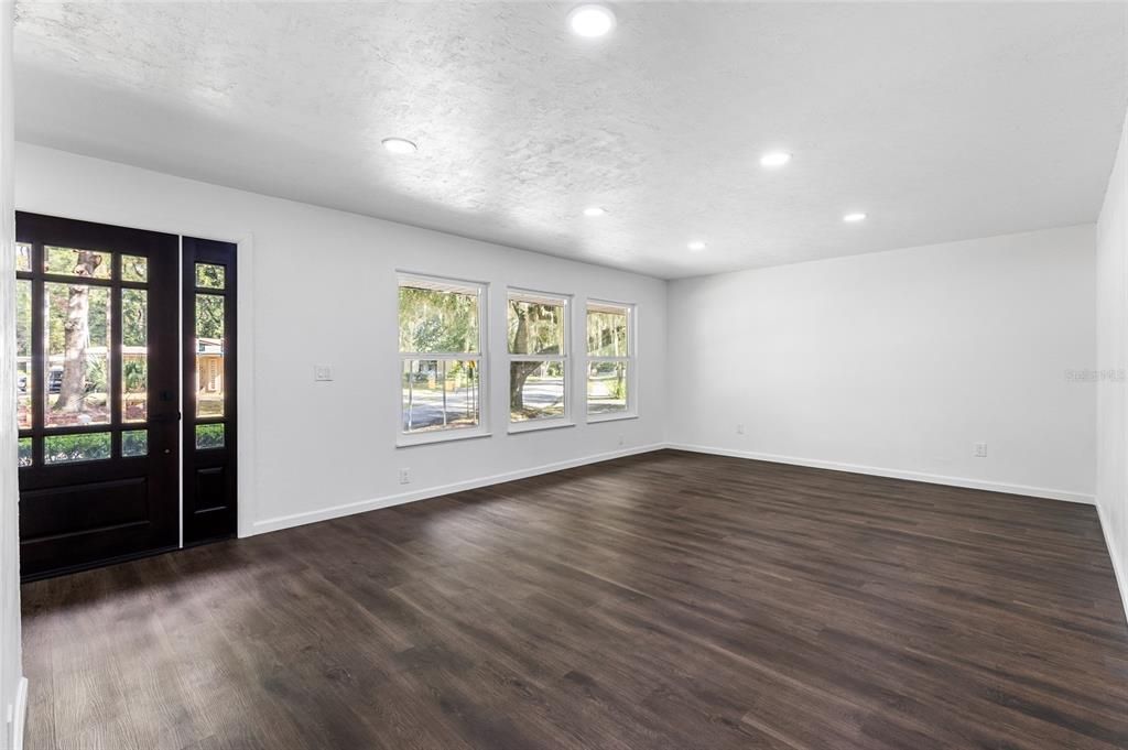 Active With Contract: $325,000 (4 beds, 2 baths, 2188 Square Feet)