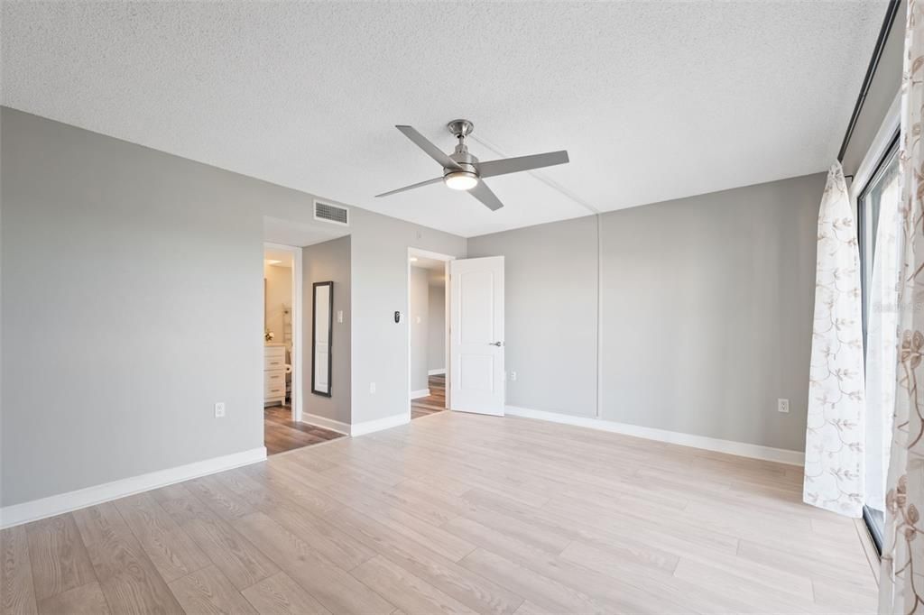 For Sale: $235,000 (2 beds, 2 baths, 1130 Square Feet)