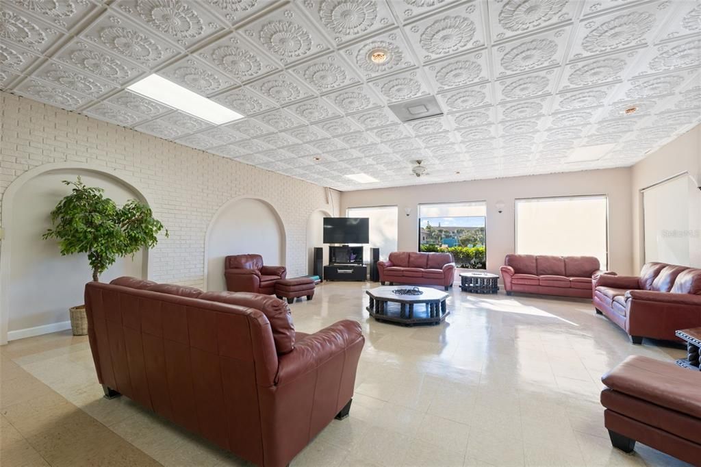 For Sale: $235,000 (2 beds, 2 baths, 1130 Square Feet)