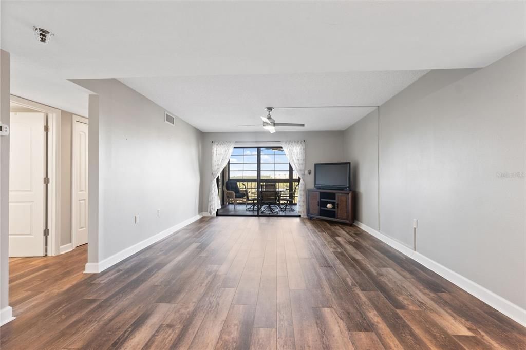 For Sale: $235,000 (2 beds, 2 baths, 1130 Square Feet)