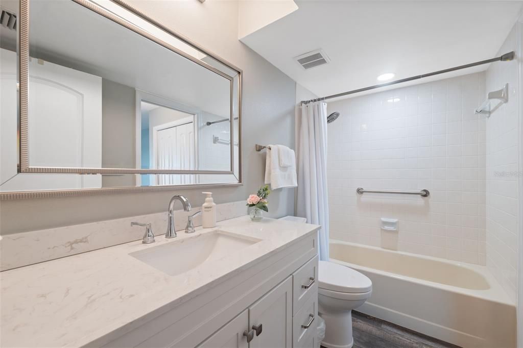 For Sale: $235,000 (2 beds, 2 baths, 1130 Square Feet)