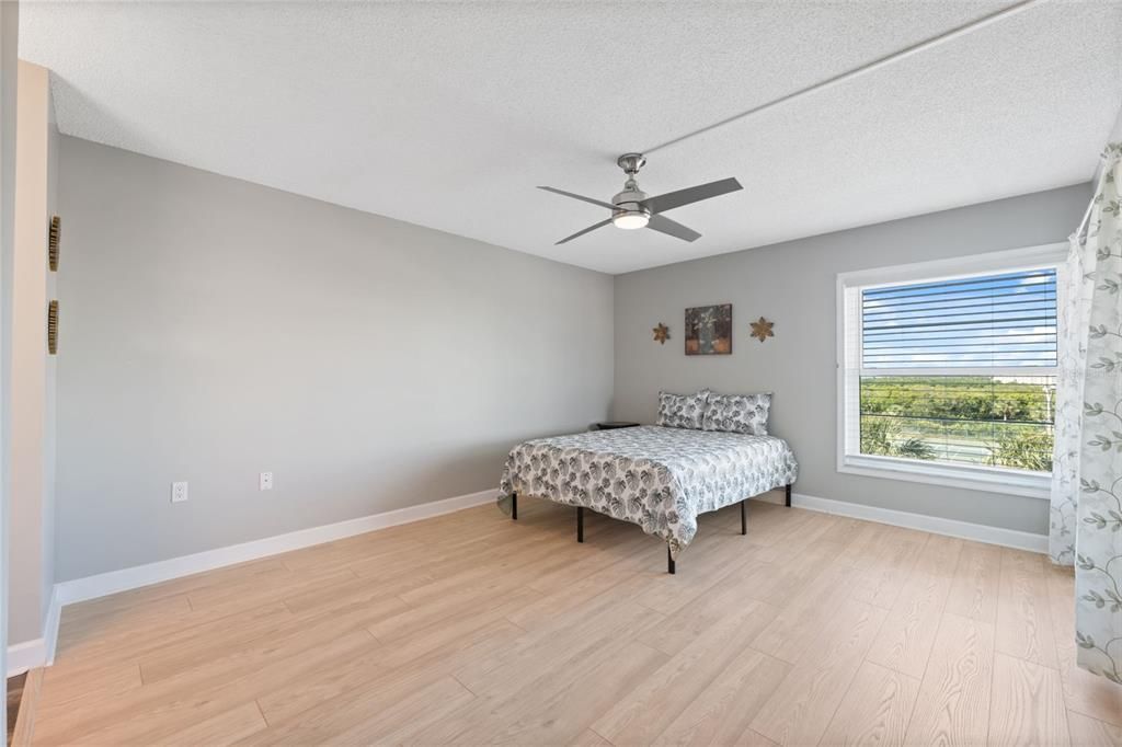 For Sale: $235,000 (2 beds, 2 baths, 1130 Square Feet)