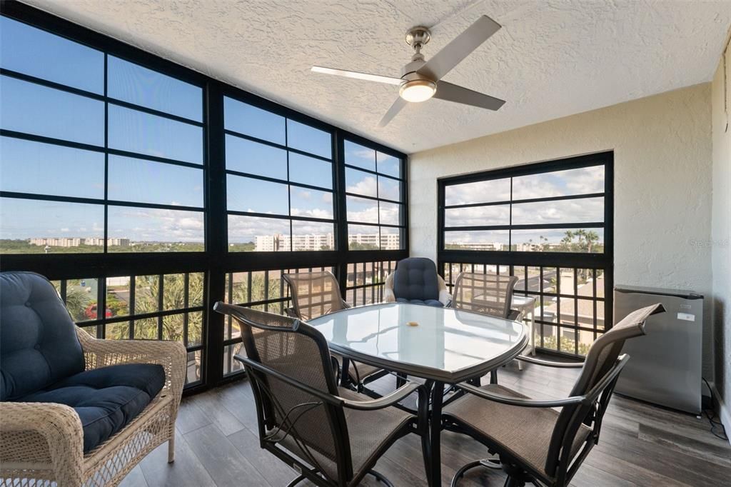 For Sale: $235,000 (2 beds, 2 baths, 1130 Square Feet)