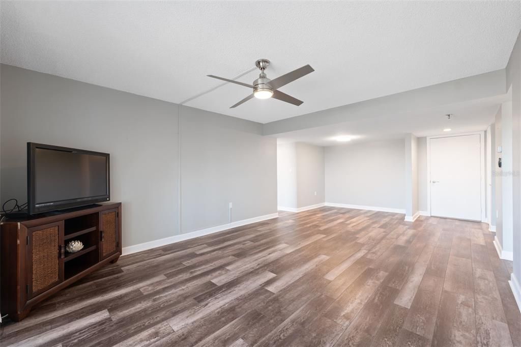 For Sale: $235,000 (2 beds, 2 baths, 1130 Square Feet)