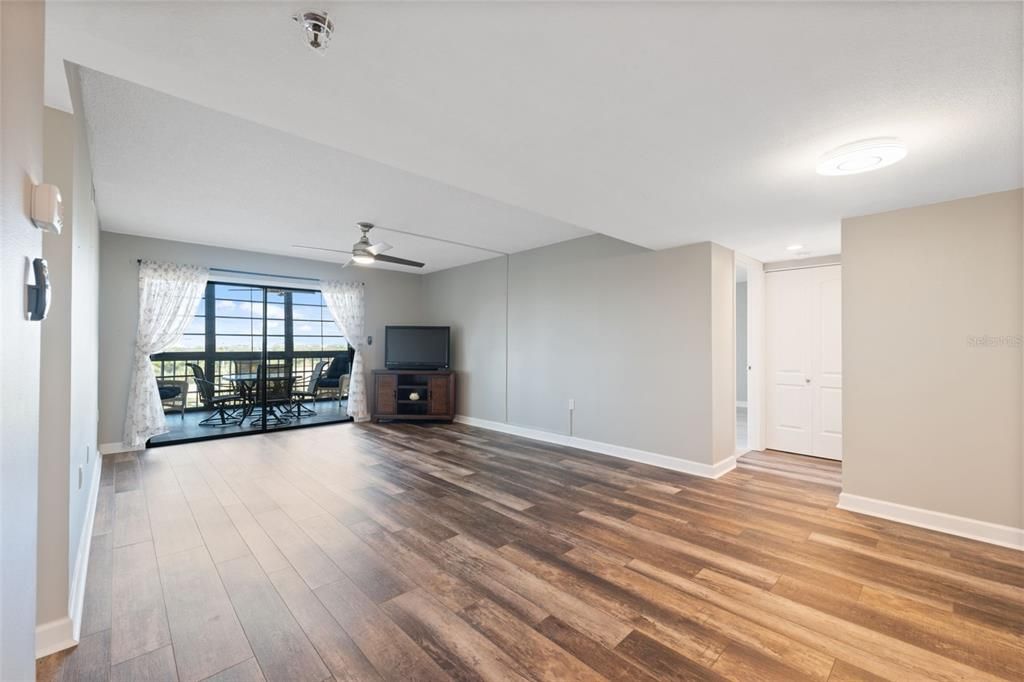 For Sale: $235,000 (2 beds, 2 baths, 1130 Square Feet)