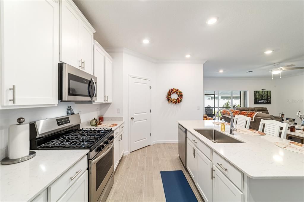 待售: $335,500 (4 贝兹, 3 浴室, 1987 平方英尺)