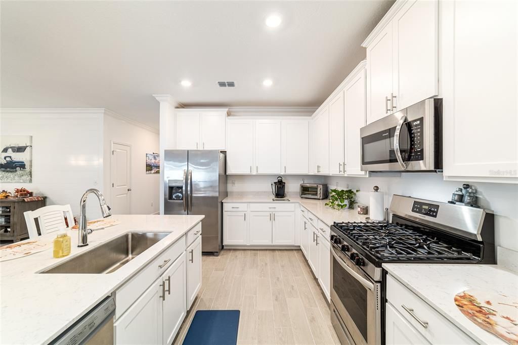 待售: $335,500 (4 贝兹, 3 浴室, 1987 平方英尺)