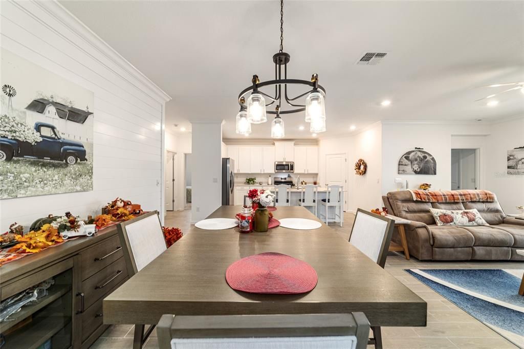 待售: $335,500 (4 贝兹, 3 浴室, 1987 平方英尺)