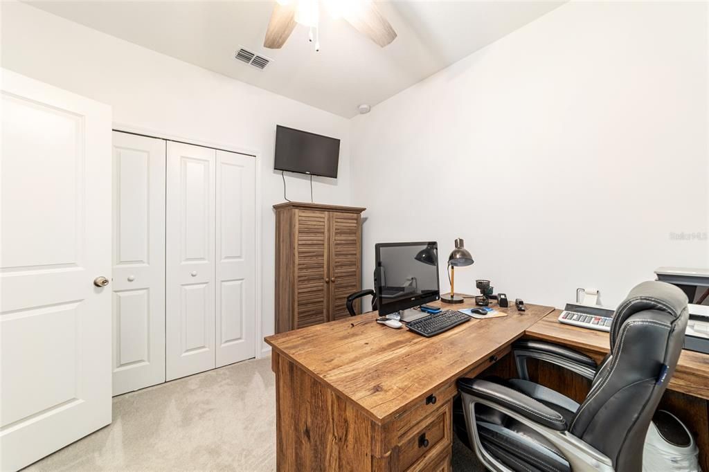 待售: $335,500 (4 贝兹, 3 浴室, 1987 平方英尺)