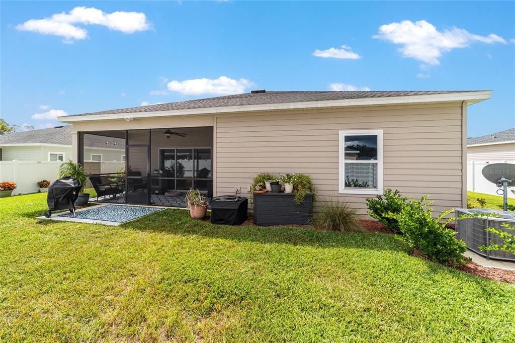 待售: $335,500 (4 贝兹, 3 浴室, 1987 平方英尺)