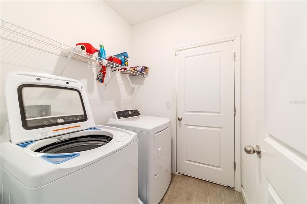 待售: $335,500 (4 贝兹, 3 浴室, 1987 平方英尺)