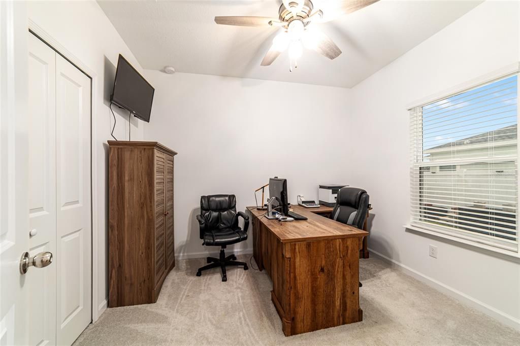 待售: $335,500 (4 贝兹, 3 浴室, 1987 平方英尺)