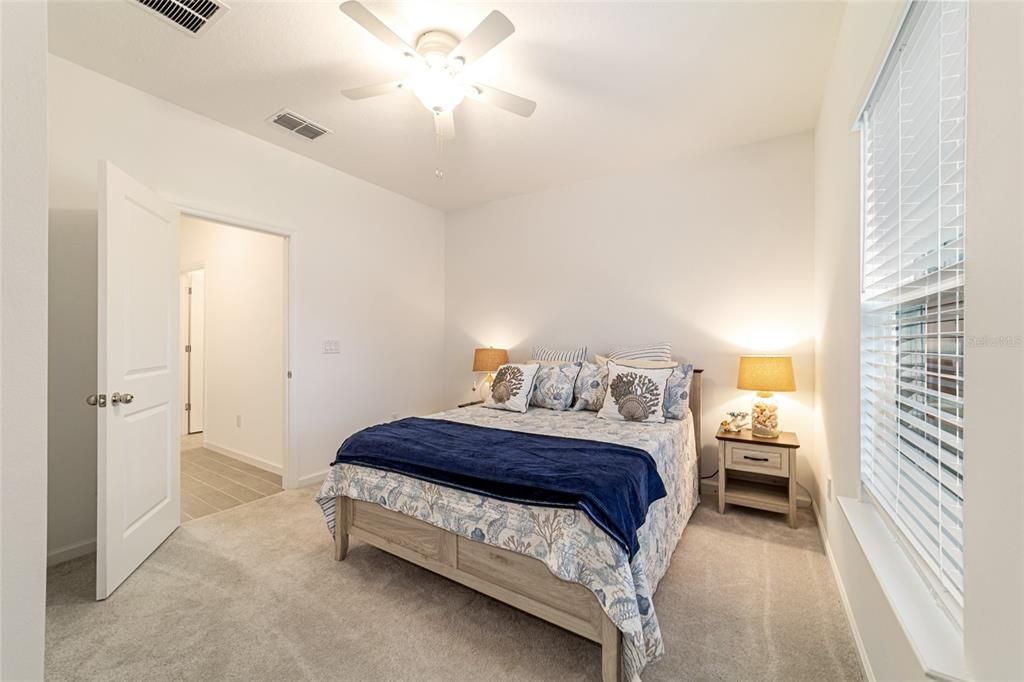 待售: $335,500 (4 贝兹, 3 浴室, 1987 平方英尺)