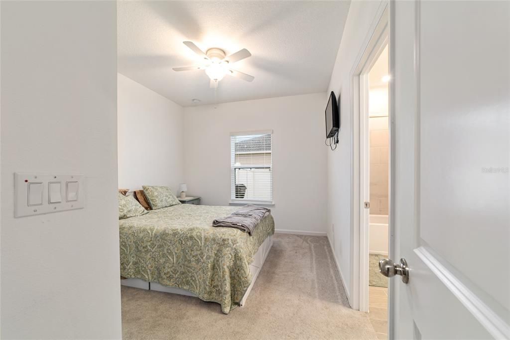 待售: $335,500 (4 贝兹, 3 浴室, 1987 平方英尺)