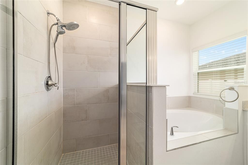 待售: $335,500 (4 贝兹, 3 浴室, 1987 平方英尺)