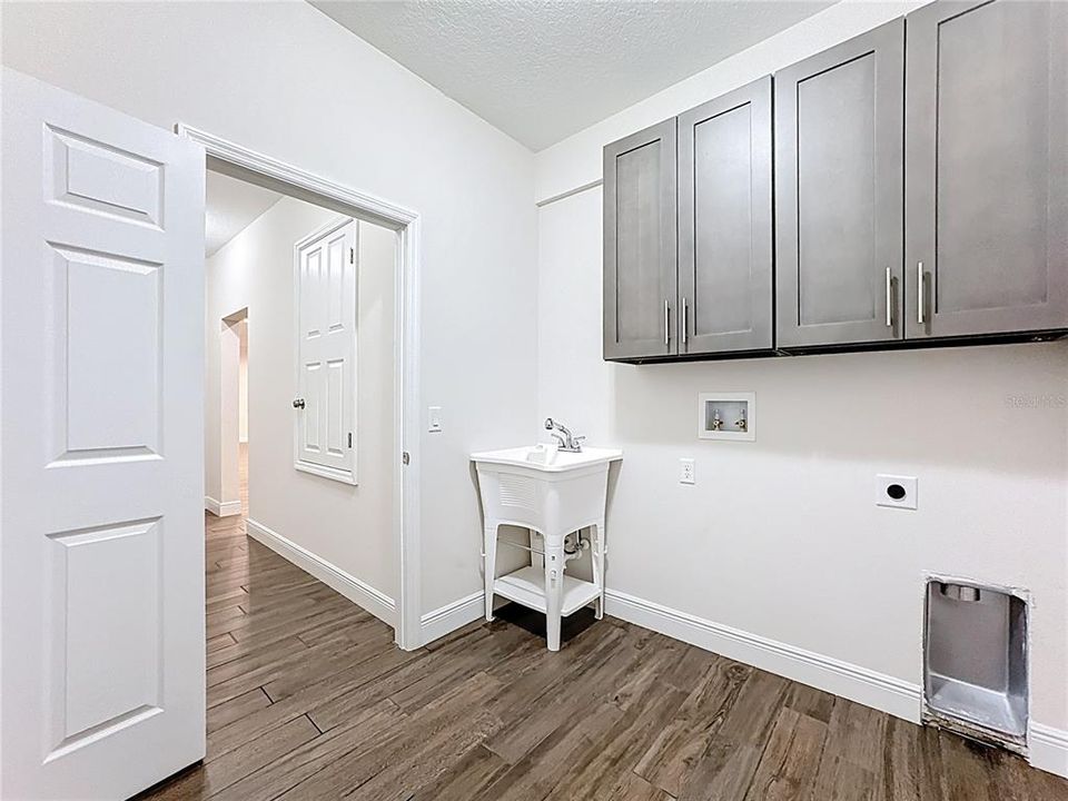 For Sale: $710,000 (4 beds, 3 baths, 2927 Square Feet)