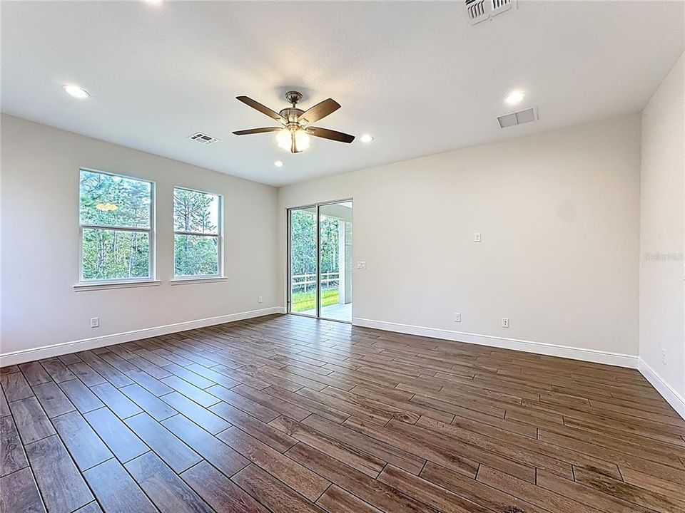 For Sale: $710,000 (4 beds, 3 baths, 2927 Square Feet)