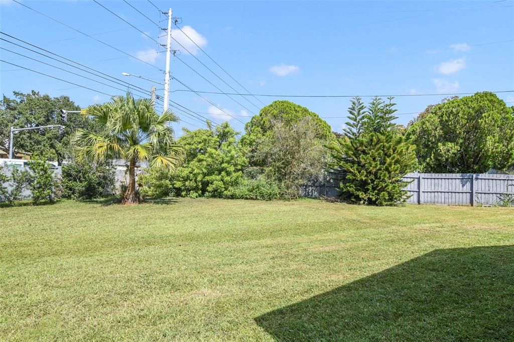 合同活跃: $390,000 (3 贝兹, 2 浴室, 1848 平方英尺)