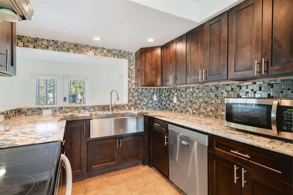 合同活跃: $390,000 (3 贝兹, 2 浴室, 1848 平方英尺)