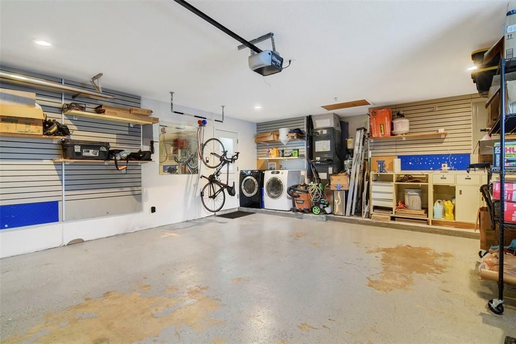 合同活跃: $390,000 (3 贝兹, 2 浴室, 1848 平方英尺)