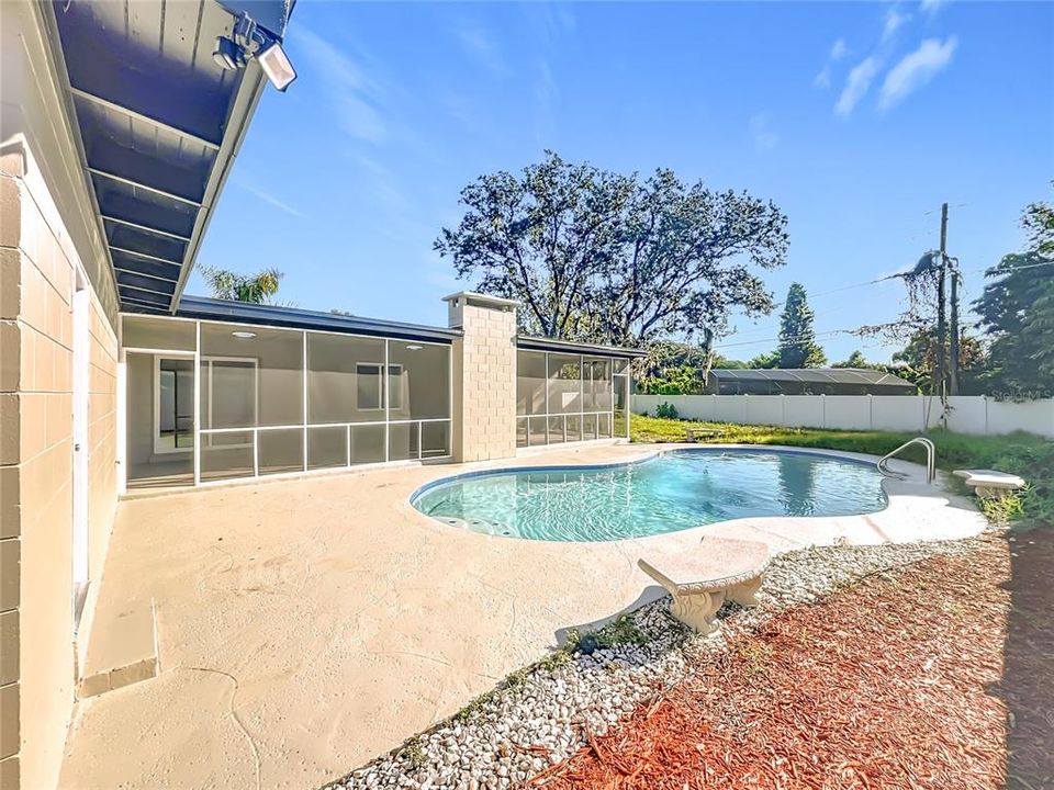 For Sale: $575,000 (4 beds, 2 baths, 2000 Square Feet)